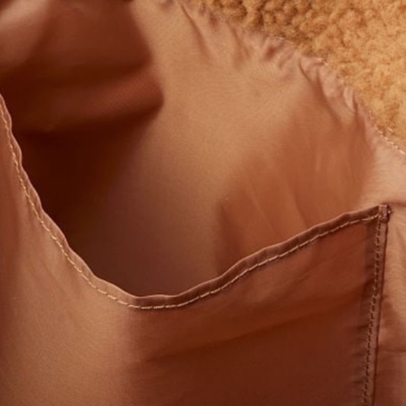 Victoria secret plush tote - Picture 4 of 5